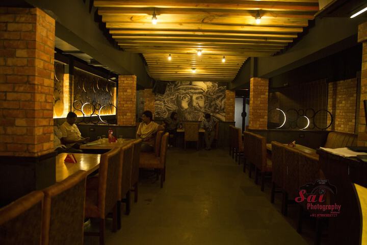Lounge 23 of 32