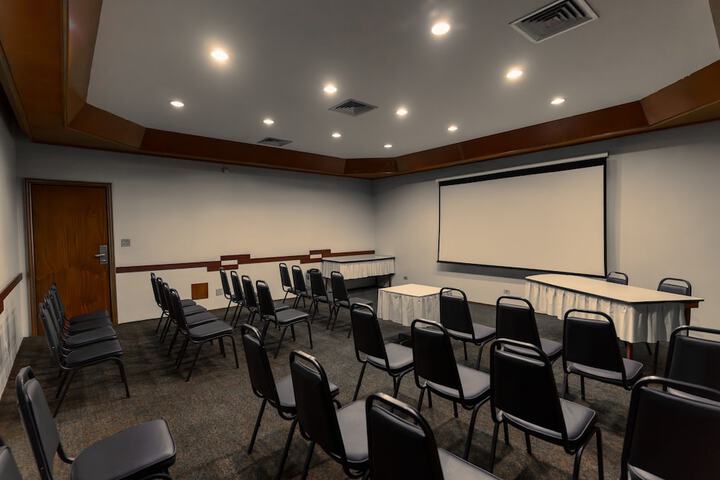 Ballroom/Hall 62 of 78
