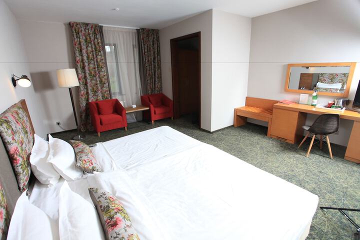 Room 9 of 135