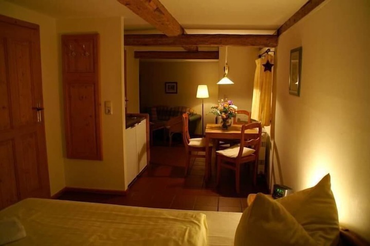 Room 3 of 125