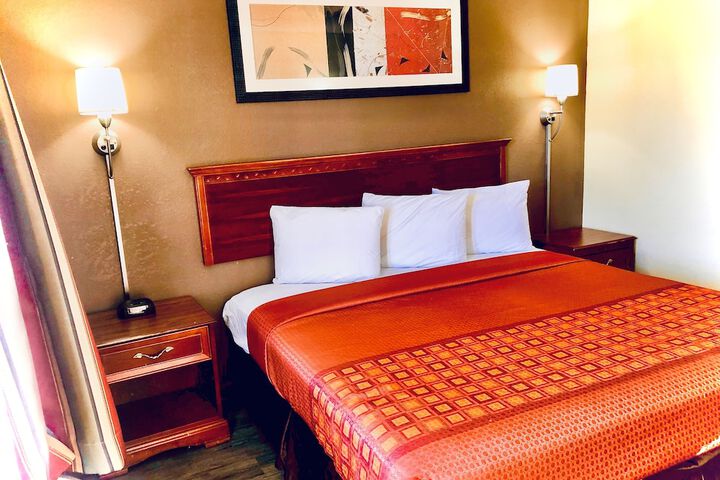 1 King Bed (7 of 7)