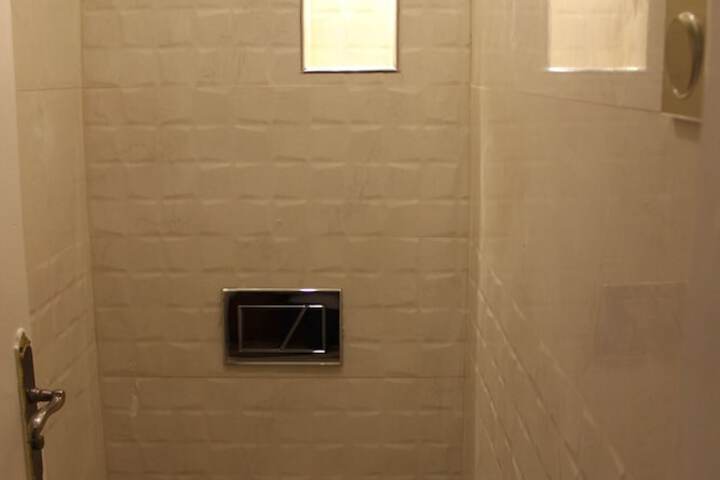 Room 22 of 33