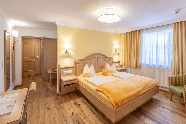Room 5 of 79