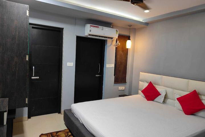 Room 9 of 21