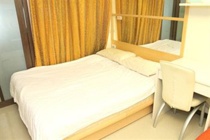Room 6 of 14