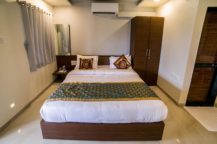 Room 15 of 18