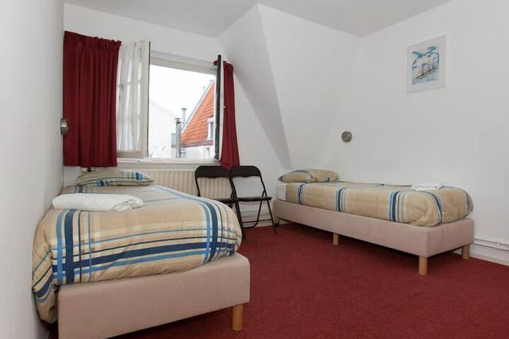 Room 3 of 42