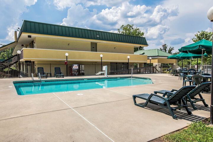 Hotel Pool