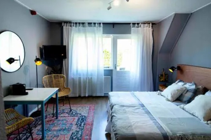 Room 4 of 14