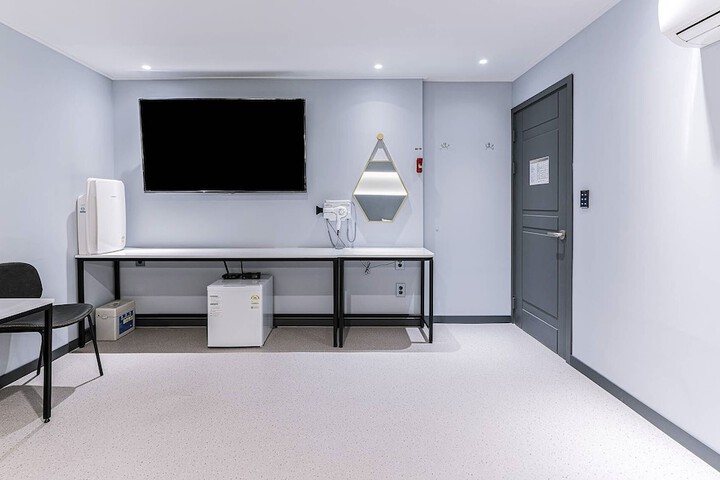 Room 9 of 78