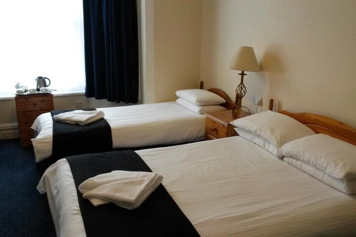 Room 6 of 28