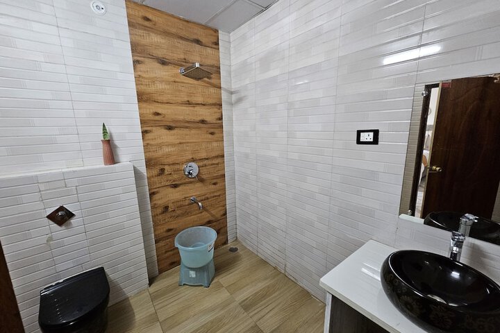 Room 12 of 17