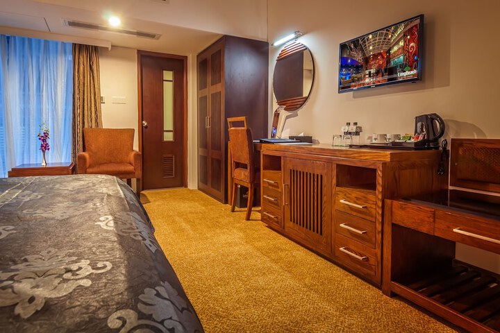 Room 8 of 72