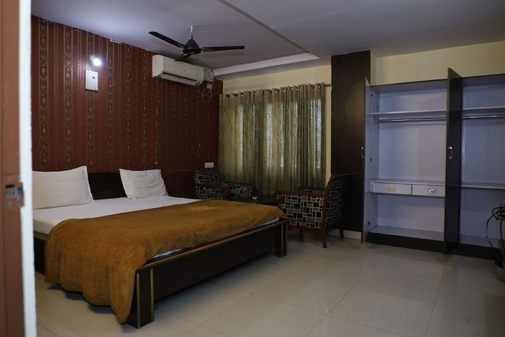 Room 15 of 38