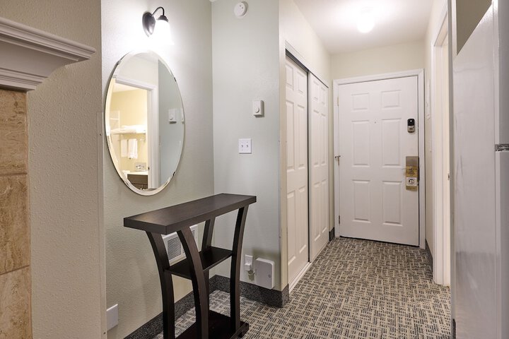 Room 59 of 198
