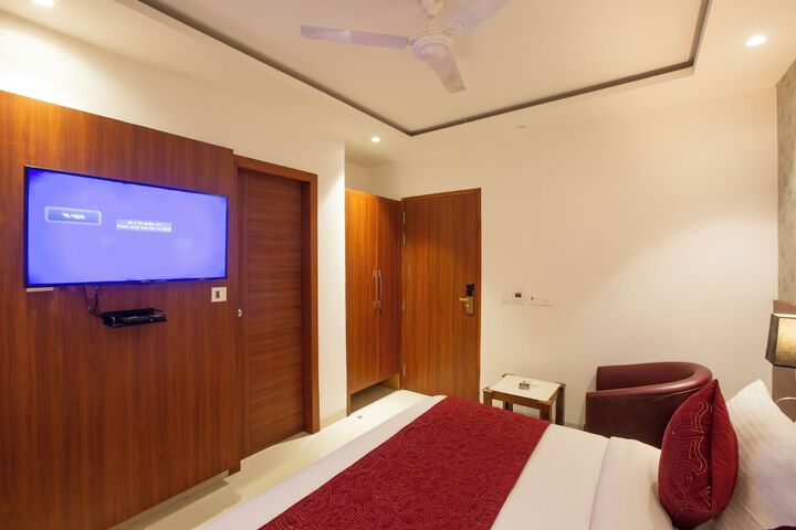 Room 12 of 32