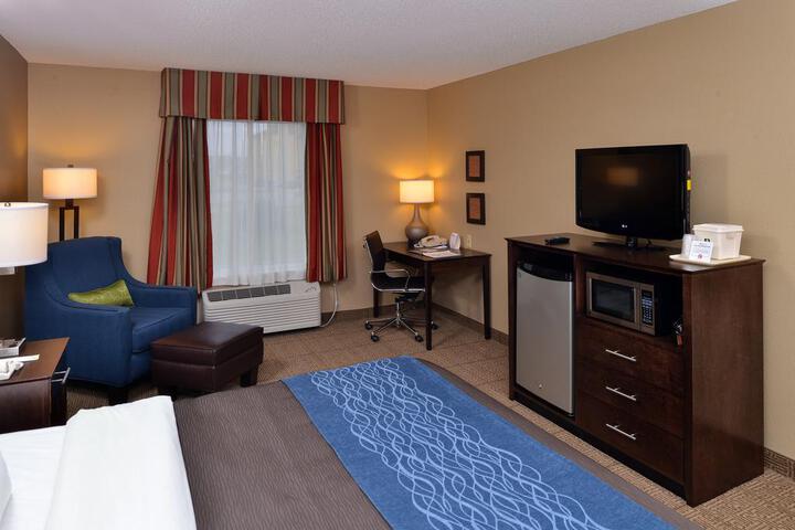 1 King Bed Accessible (1 of 20)