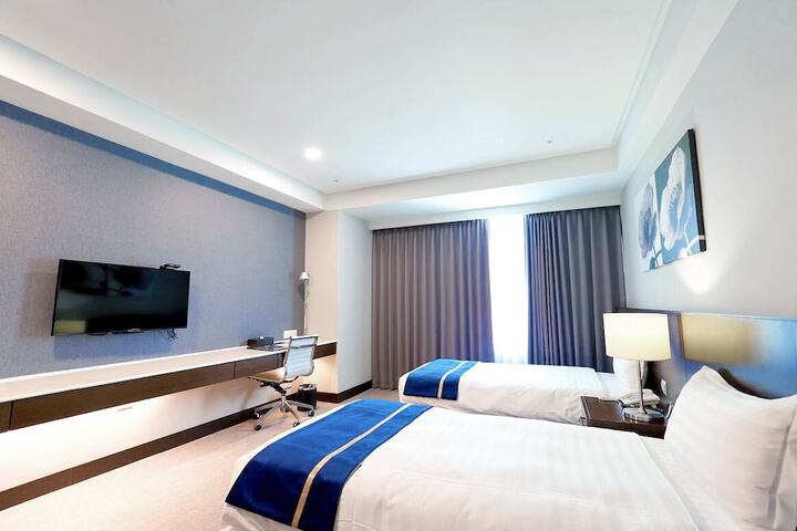 Room 16 of 35