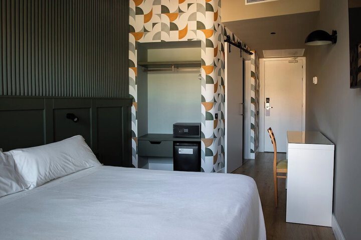 Room 5 of 37