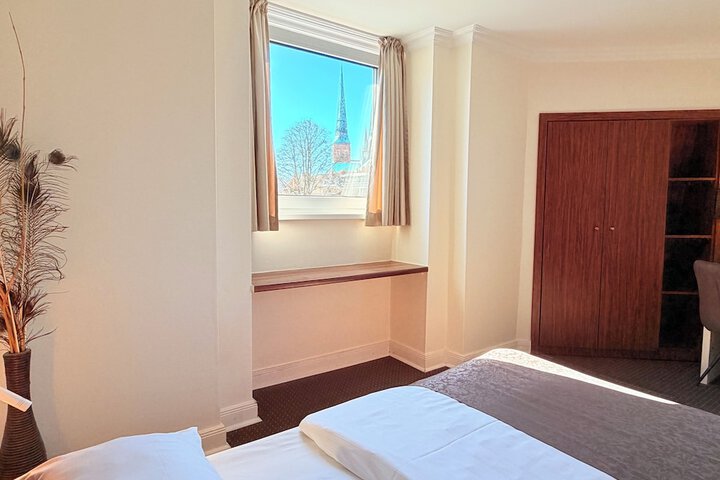 Room 16 of 49