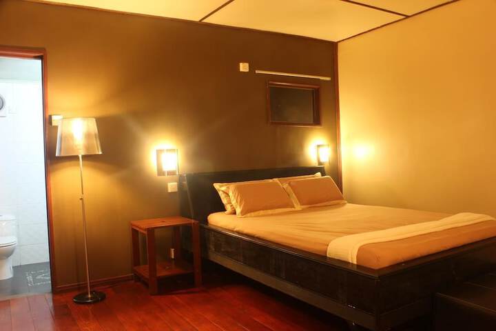 Room 4 of 37