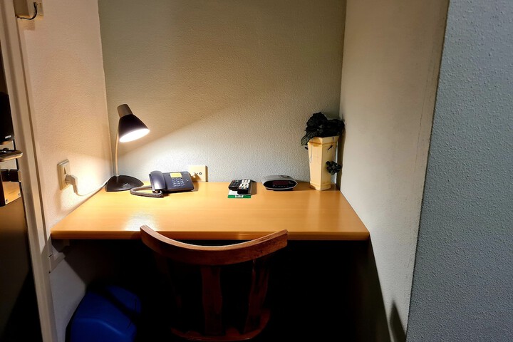 Room 3 of 76