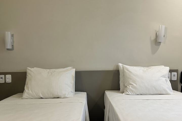 Room 10 of 33