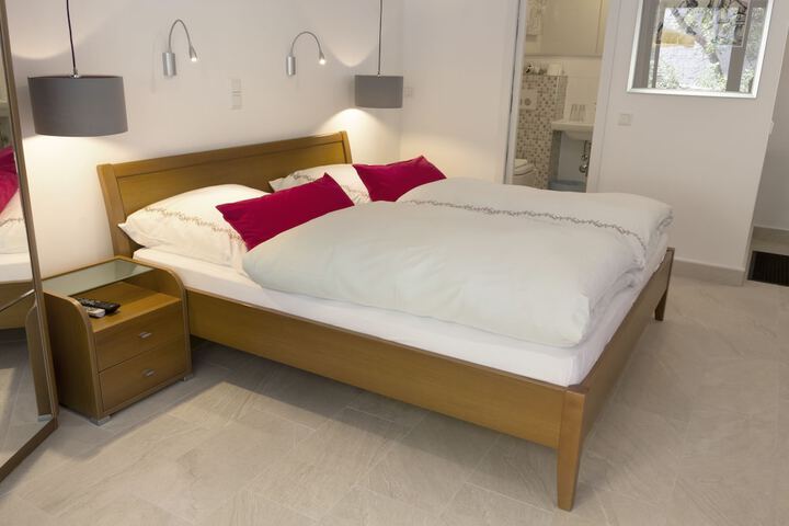 Room 2 of 70