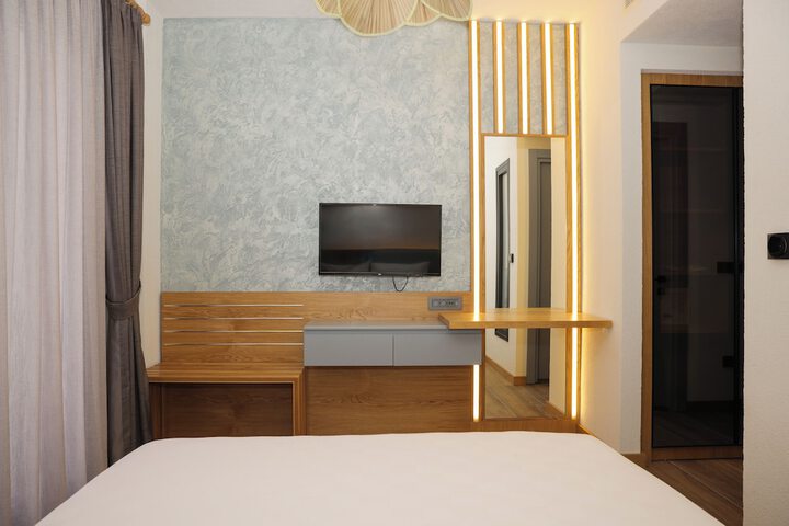 Room 6 of 101
