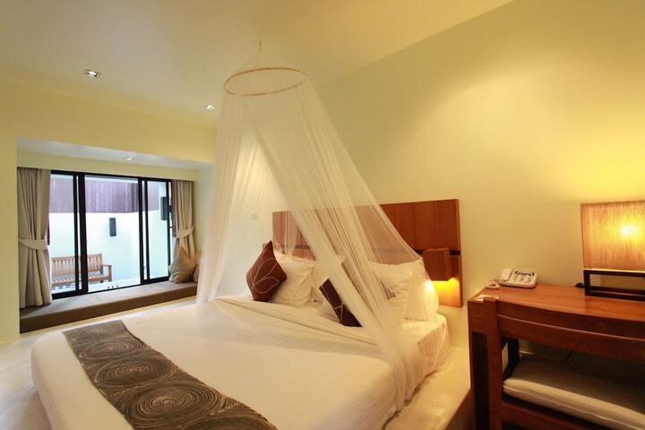 Room 4 of 142