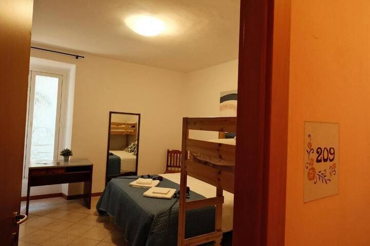 Room 6 of 81