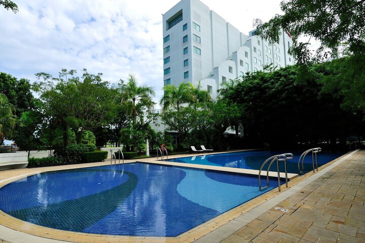 Pools & Facilities