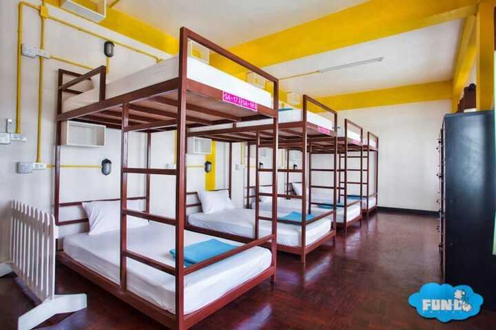 Room 14 of 65