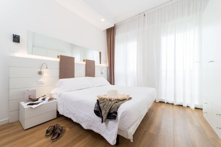 Room 9 of 79