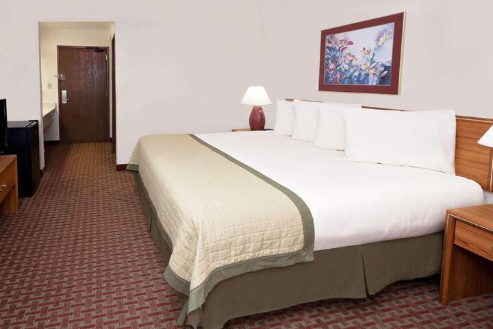 1 King Bed (8 of 12)