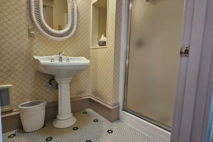 Room 79 of 103