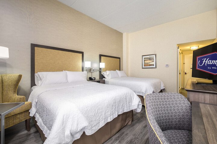 2 Queen Beds Hearing Accessible (9 of 10)