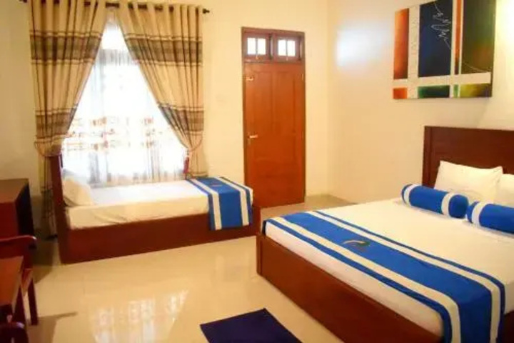 Room 2 of 3