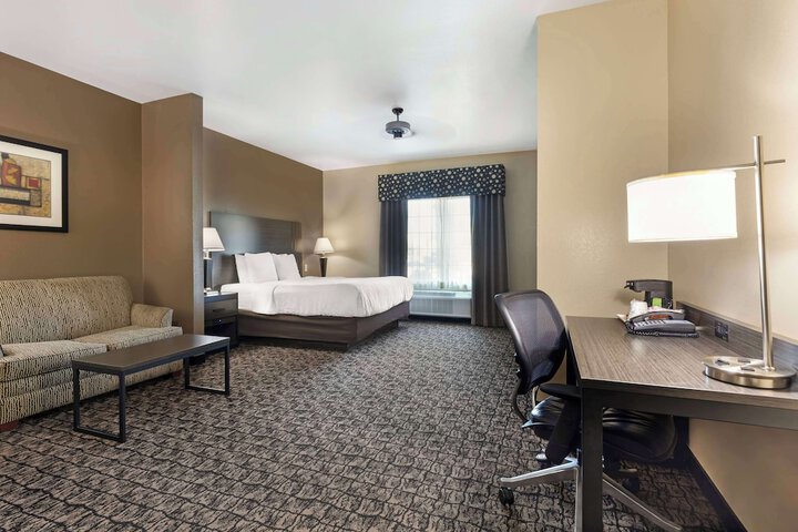 Room 13 of 28