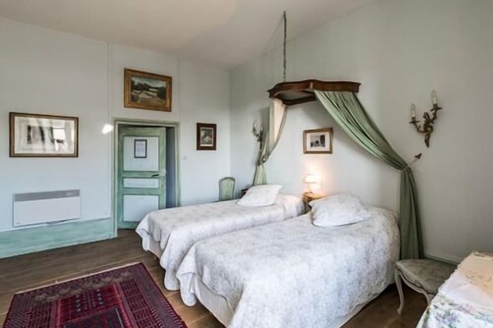 Room 13 of 54