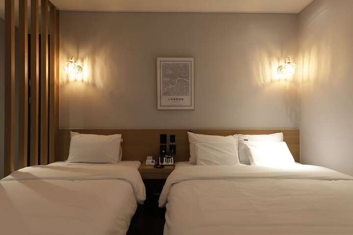 Room 26 of 64