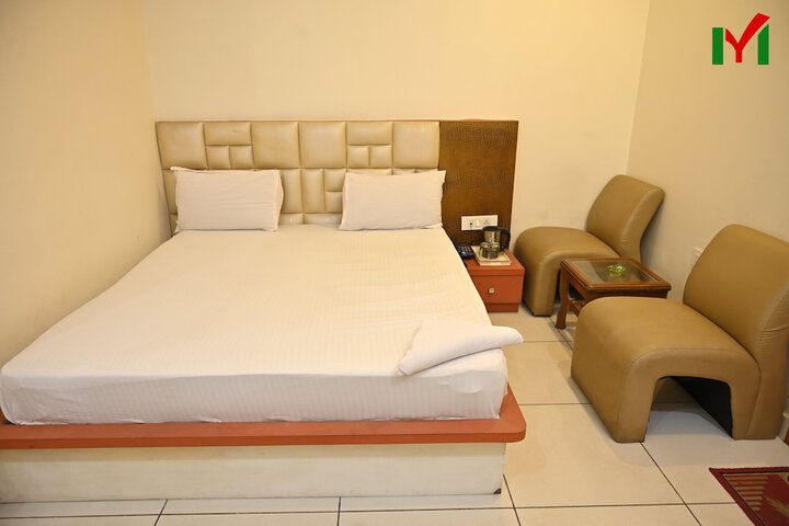 Room 8 of 37