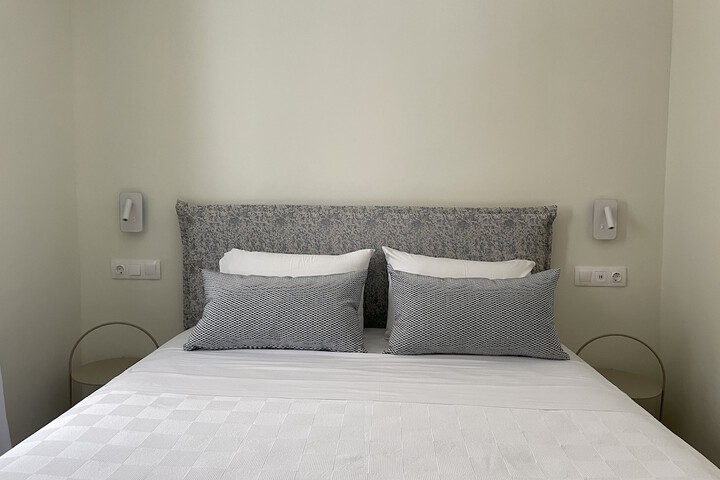 Room 2 of 35