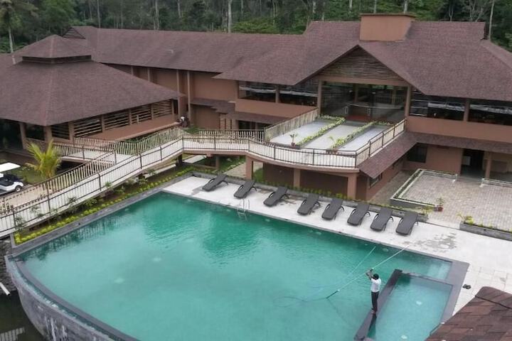 Hotel with Pool