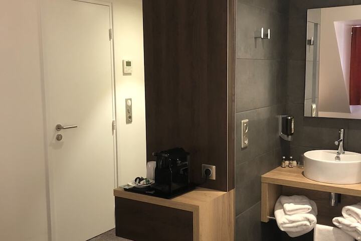 Room 33 of 72