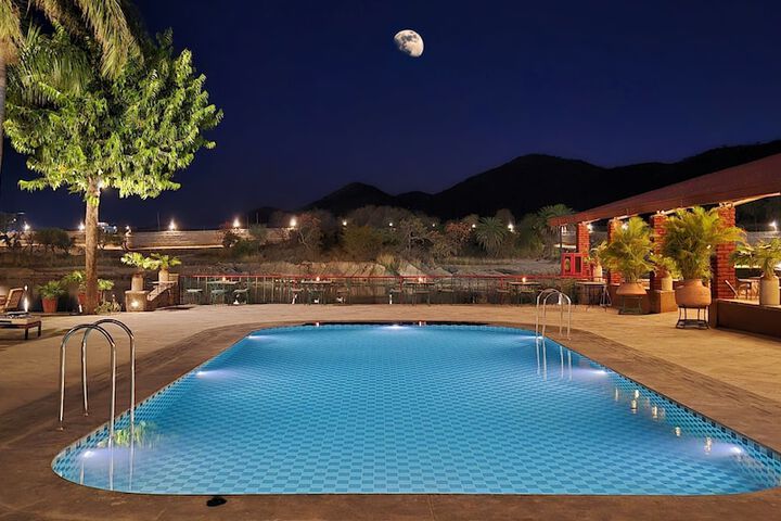 Pools & Facilities