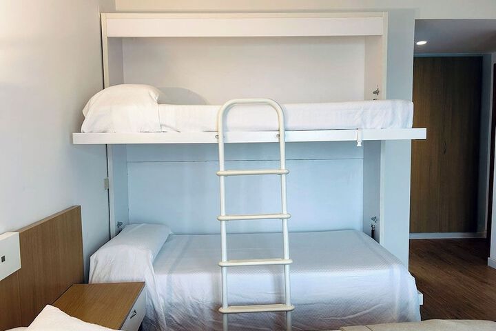 Room 8 of 76