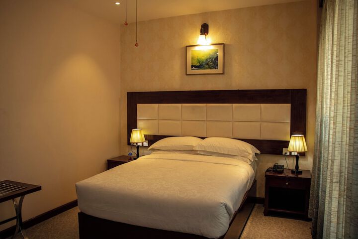 Room 5 of 32