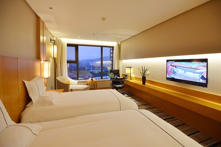 Room 13 of 32