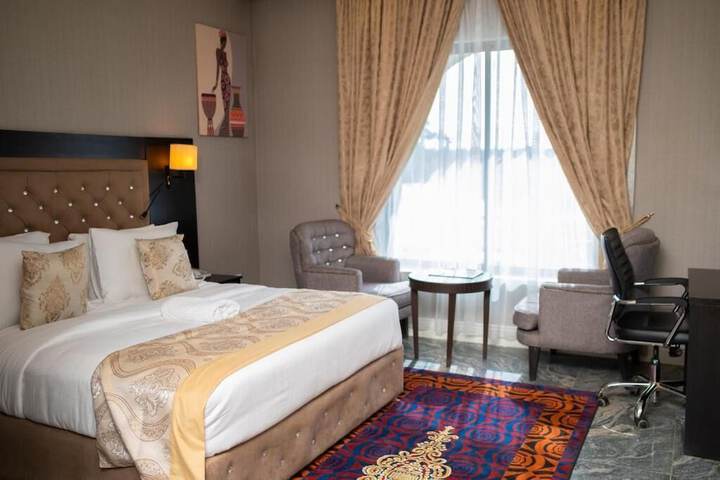 Room 2 of 28